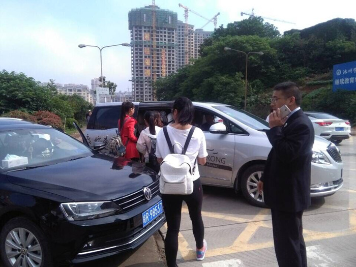 东榕度假酒店柯总助来接实训生（六辆车）.jpg