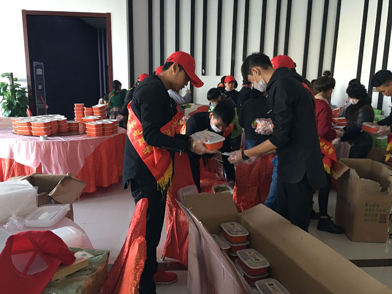 分发爱心午餐_74418.jpg 分发爱心午餐.jpg