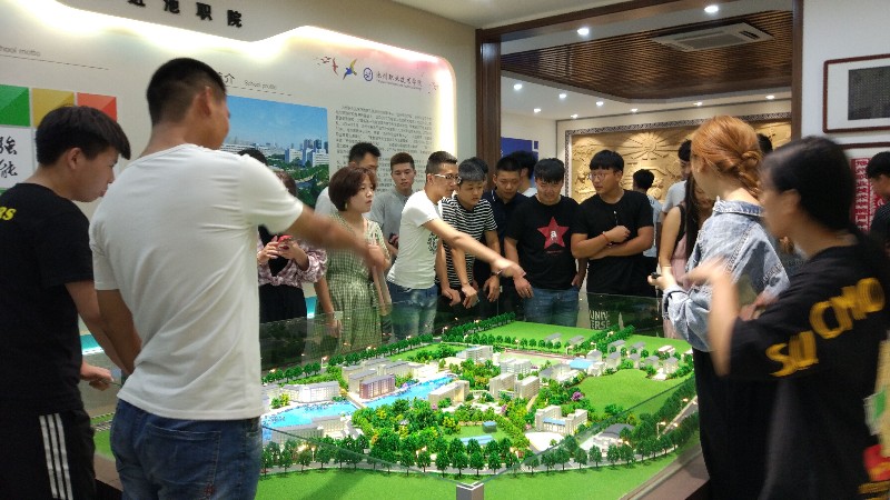 参观2_60518.jpg 参观2.jpg