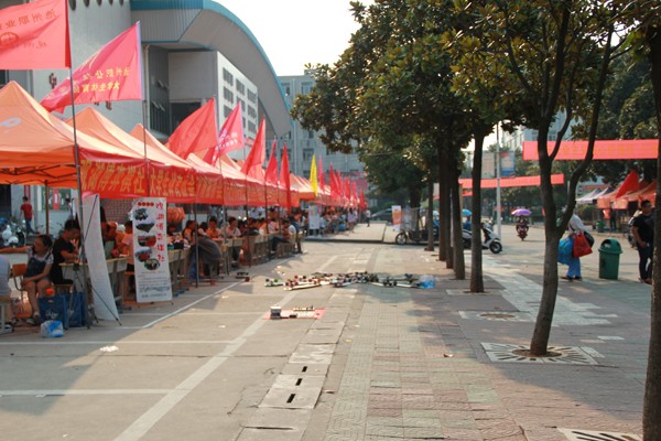 招新现场1_53929.jpg 招新现场1.jpg