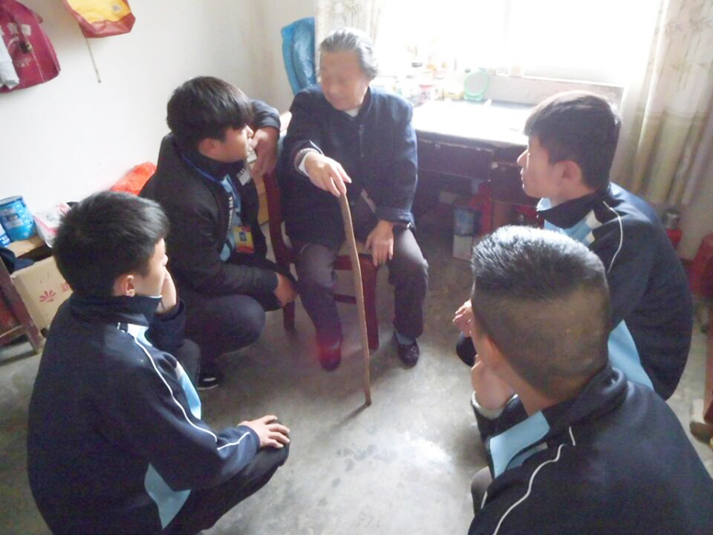 陪老人聊天2_11079.jpg 陪老人聊天2.jpg