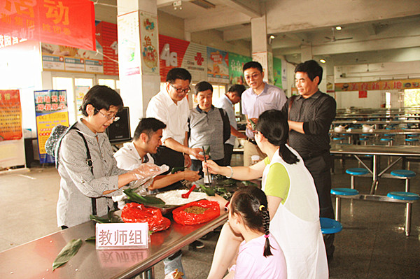 1比赛现场(教师组)_40560.jpg 1比赛现场(教师组).jpg