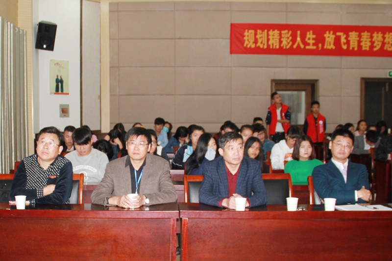 1院长许信旺观看比赛_83697.jpg 1院长许信旺观看比赛.jpg