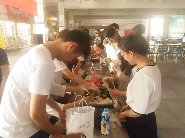 2比赛现场(学生组)_24841_66664.jpg 2比赛现场(学生组)_24841.jpg