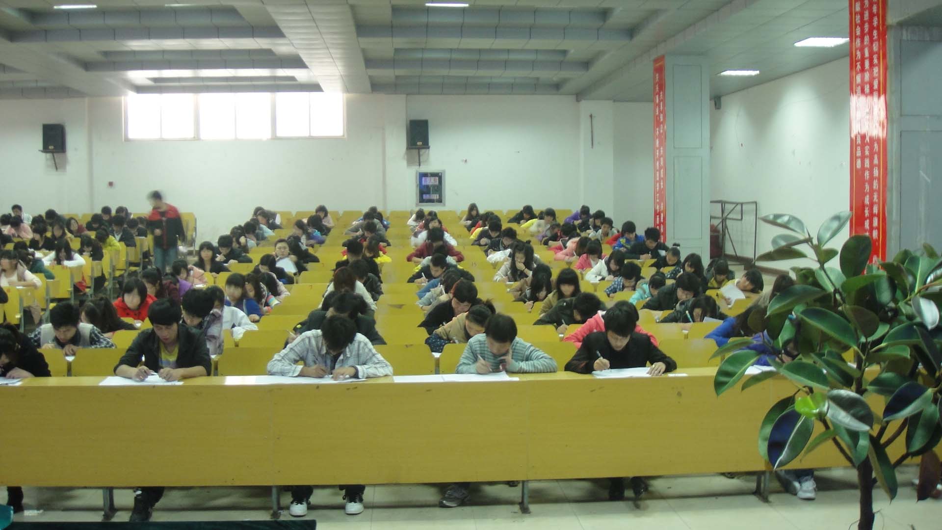 学员在考试