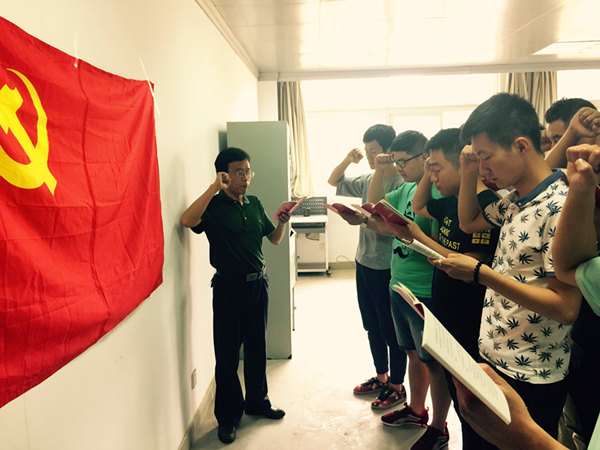 20160707毕业生党员微党课活动3_30897.jpg 20160707毕业生党员微党课活动3.jpg