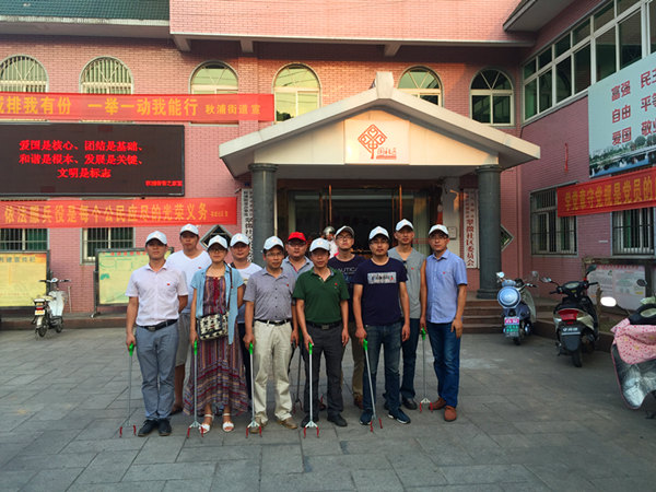 20160927党员教师赴翠微社区志愿活动1_47938.jpg