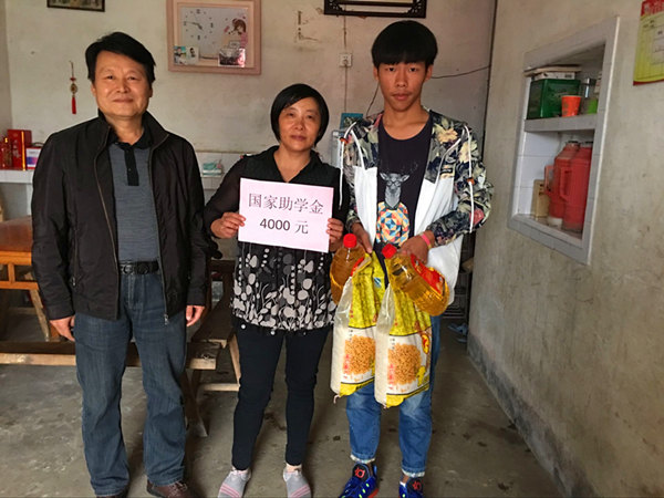 20161018贫困生走访2_27196.jpg 20161018贫困生走访2.jpg