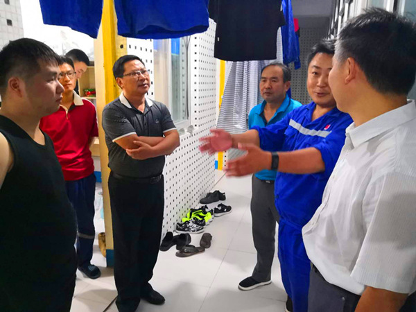 20180918院领导看顶岗实习学生6_副本_36295.jpg 20180918院领导看顶岗实习学生6_副本.jpg