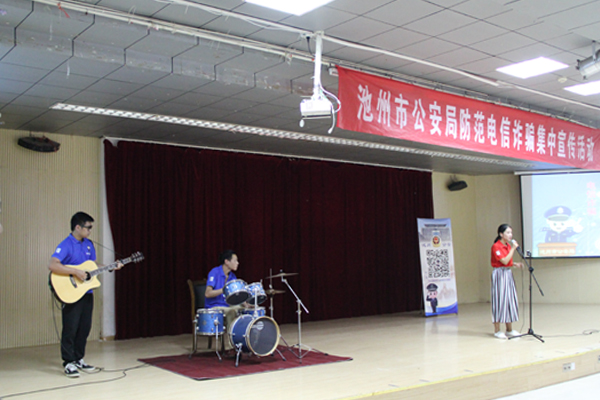 3歌曲表演_23663.jpg 3歌曲表演.jpg