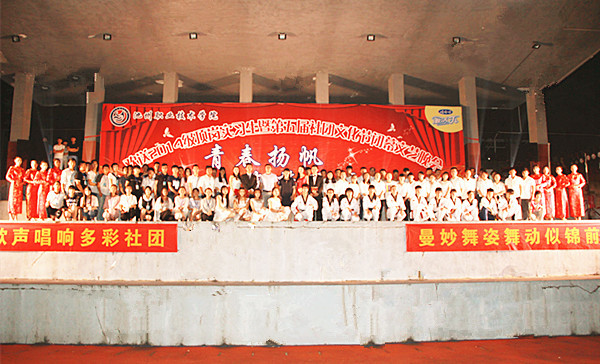 9演职人员留影.JPG