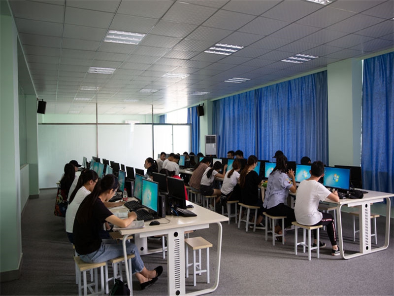 3大数据创新实训室.jpg