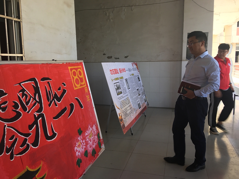 观展.jpg