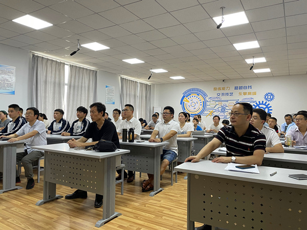 1625187247724389.jpg 20170701观看建党百年大会2_副本.jpg