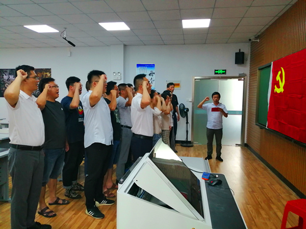 1625187280465523.jpg 20170701观看建党百年大会3_副本.jpg