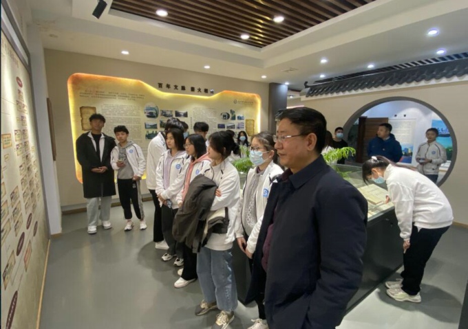 1639100598974659.jpg 校史3.jpg