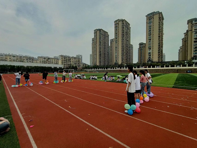 1652861749838734.jpg 踩气球.jpg
