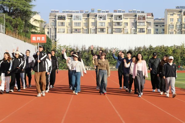 1731297210283745.jpg 裁判员.jpg