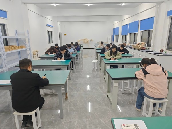 1733557240670943.jpg 面对面2(1).jpg