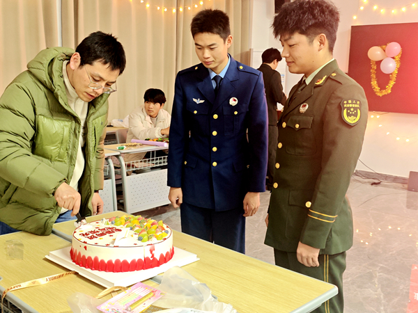 1735892969439506.jpg 生日会2.jpg