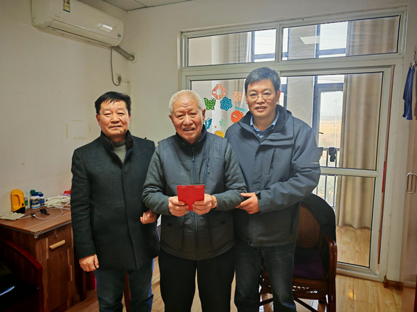 1737511885881472.jpg 访谈2_副本.jpg