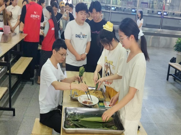 1749179028526259.jpg 黄老师 (2)_副本.jpg