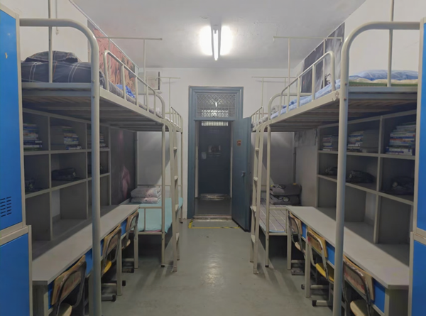 313宿舍图片 (4)-71c22c35-4b38-47ef-a7b5-8f715d1e7ccf.png
