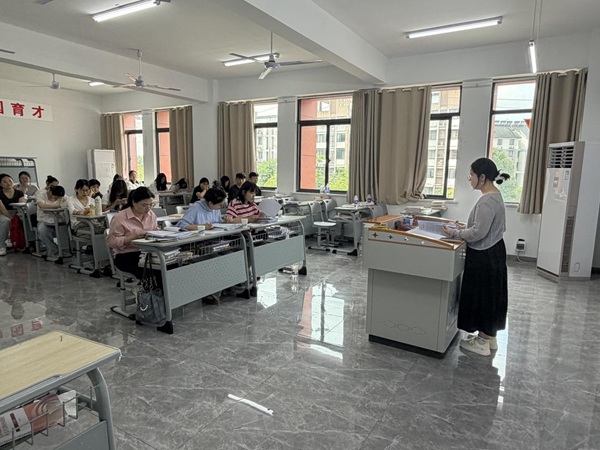 1780020193857973.jpg 答辩2.jpg